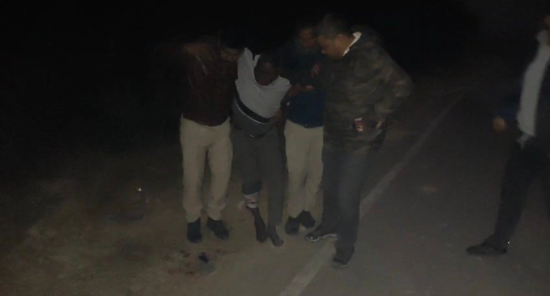 रायबरेली पुलिस का लगड़ा अभियान जारी,जवाबी फायरिंग में डकैत के पैर में लगी गोली