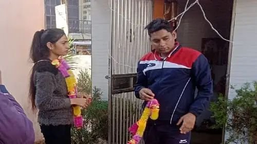 थाने पहुंची प्रेमिका बोली- शादी करेगा या फिर आज मैं मरूंगी... हंगामे के बाद पहनाई वरमाला