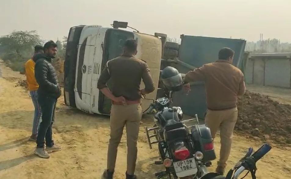 रायबरेली-NHI के आड़ में चोरी से बेची जा रही मिट्टी,,,,, 