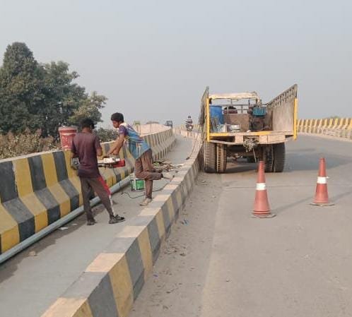 रायबरेली-महाकुंभ में  रंग-बिरंगी रोशनी में नहाएगा ऊंचाहार का ओवर ब्रिज जाने कैसे,,,, 