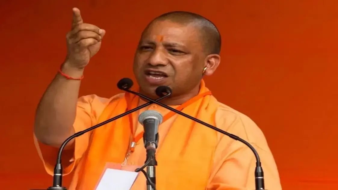 डीआईजी को थाईलैंड में मौज- मस्ती करना पड़ा भारी, तस्वीरें लीक होते ही योगी सरकार ने लिया बड़ा एक्शन