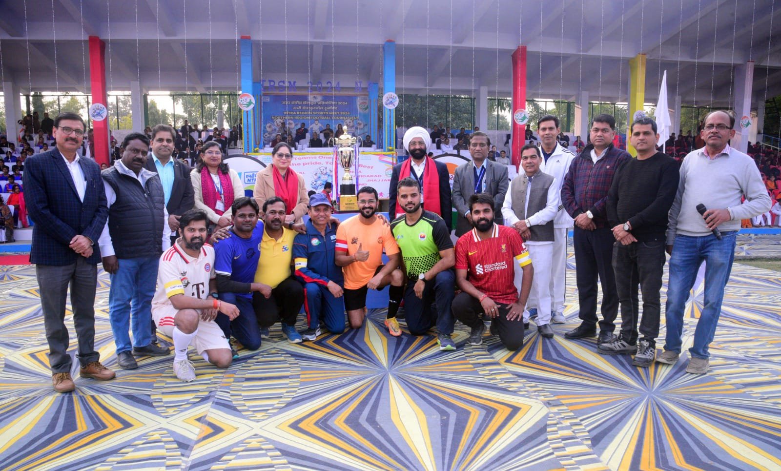 रायबरेली-इंट्रा रीजन स्पोर्ट्स मीट 2024 के तहत फुटबॉल टूर्नामेंट का भव्य उद्घाटन