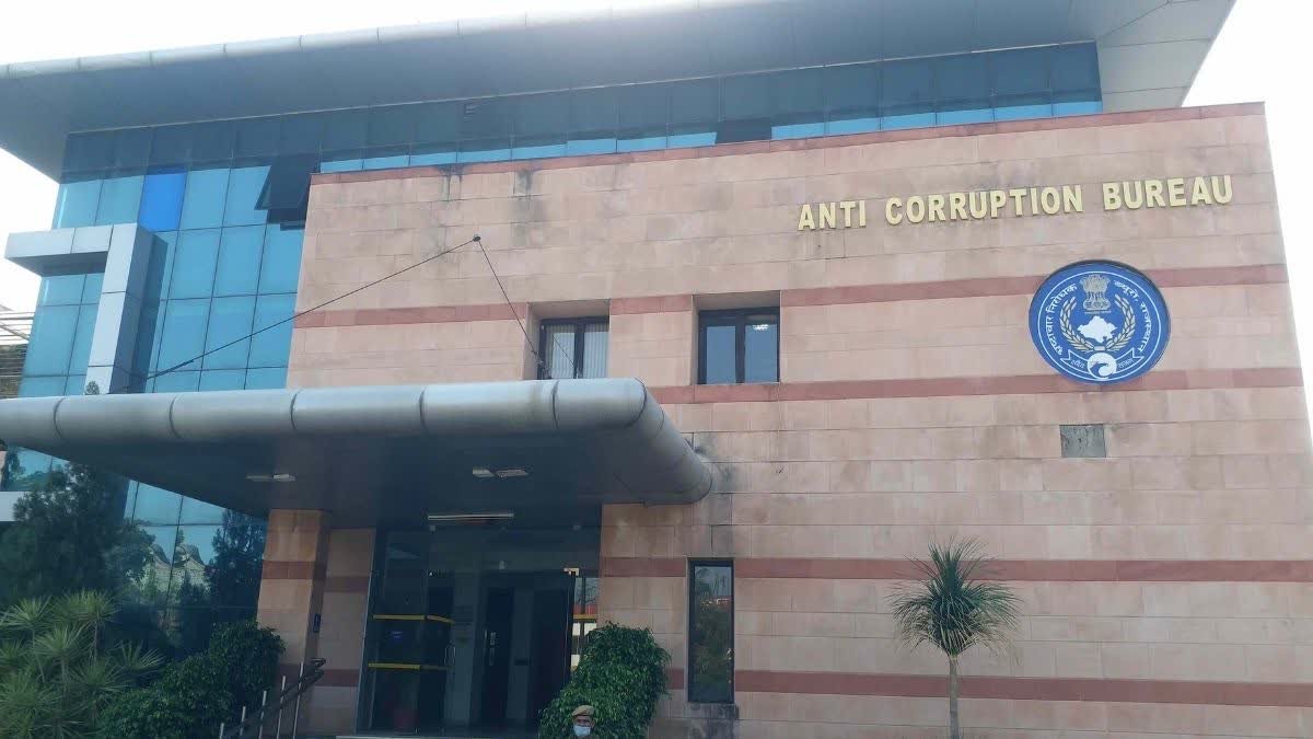 रायबरेली-एंटी करप्शन टीम ने छापा मारा,लेखपाल के घर छापा, संपत्ति का ब्यौरा जुटाया