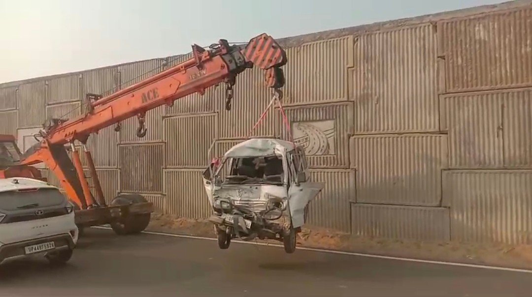 रायबरेली -बिना परमिट दो बार सीज होने के बाद भी बच्चे ढो रही थी प्रियदर्शिनी स्कूल की वैन