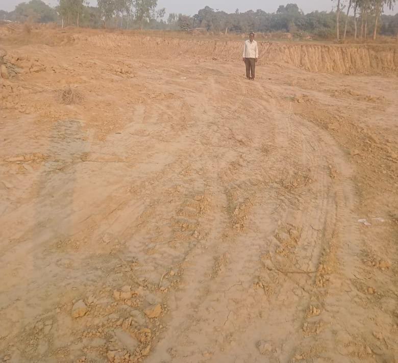 रायबरेली-चोरी से बेंच डाली मिट्टी , कोतवाली में की गई शिकायत