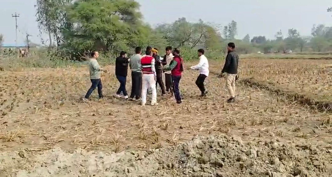 रायबरेली-पुलिस की मौजूदगी में दबंगों में जमकर हुई मारपीट