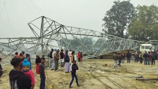 महाकुम्भ से पहले प्रयागराज में बड़ा हादसा, टॉवर गिरा, कई मजदूरों की हालत गंभीर, एक का पैर कटा