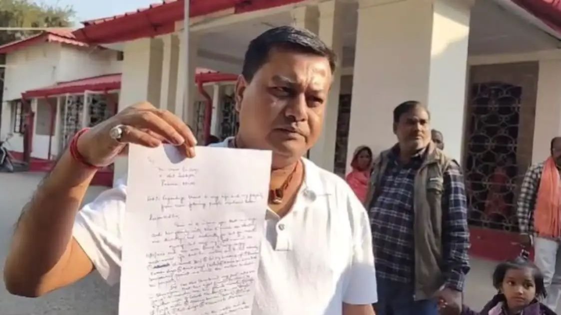 पत्नी की अय्याशियों से परेशान हूं, बचा लीजिए. पति ने पुलिस अधिकारी से लगाई न्याय की गुहार