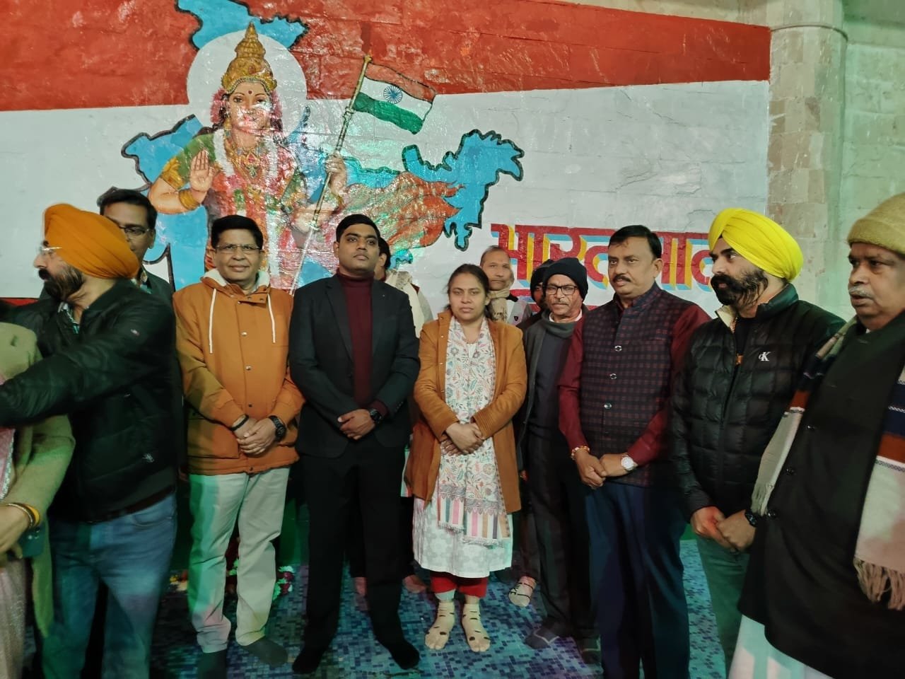 रायबरेली-अपर जिलाधिकारी ने शहीद दिवस की पूर्व संध्या पर सई नदी में किया दीपदान