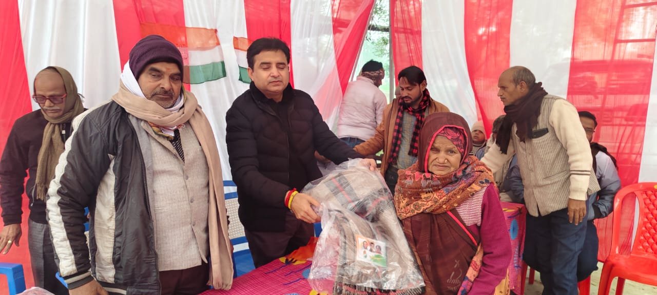 रायबरेली-असनी गांव में विशाल कंबल वितरण का किया गया आयोजन