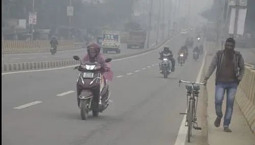 तापमान पांच डिग्री लुढ़का, गलन से बढ़ी ठिठुरन