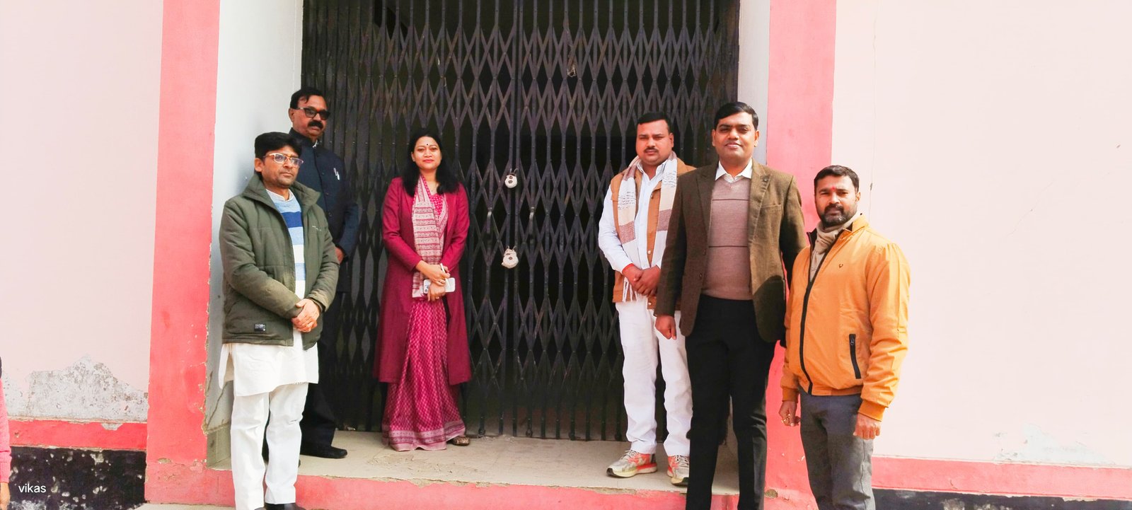 रायबरेली डीएम ने राजनैतिक दलों के प्रतिनिधियों के साथ ईवीएम/वीवीपैट वेयर हाउस का किया निरीक्षण