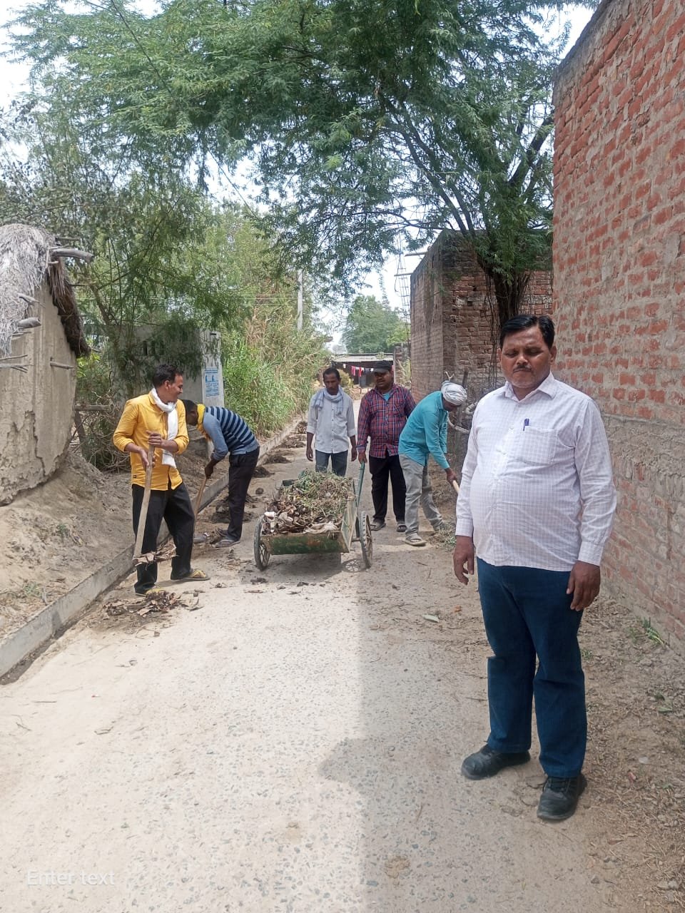 रायबरेली-संचारी रोग नियंत्रण अभियान के दृष्टिगत ग्राम पंचायतों में चलाया जा रहा विशेष साफ-सफाई अभियान