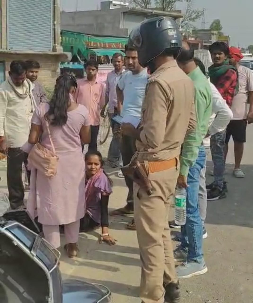 रायबरेली-तेज रफ्तार ई रिक्शा अनियंत्रित होकर पलटा, दो घायल,,, 