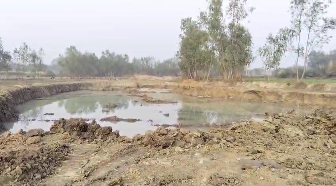 रायबरेली-बिना परमीशन किया अवैध खनन, ग्राम प्रधान ने की शिकायत