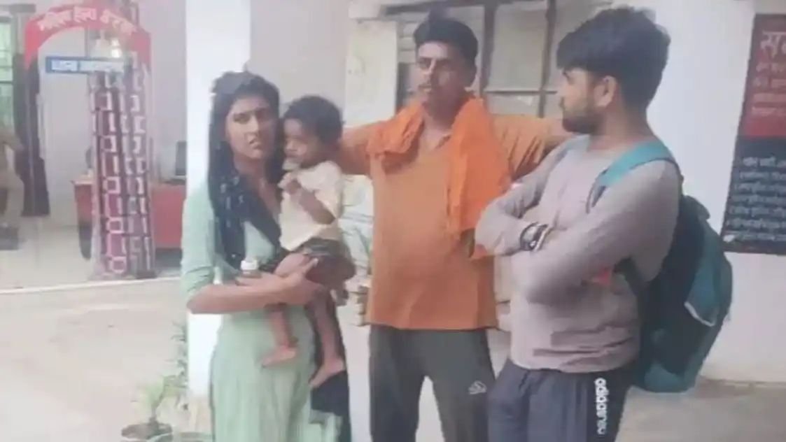 'मैं पत्नी को आशीर्वाद देता हूं.', बीवी को देखा बॉयफ्रेंड के साथ, थाने ले जाकर पति ने किया अनोखा फैसला, पुलिस भी रह गई सन्न