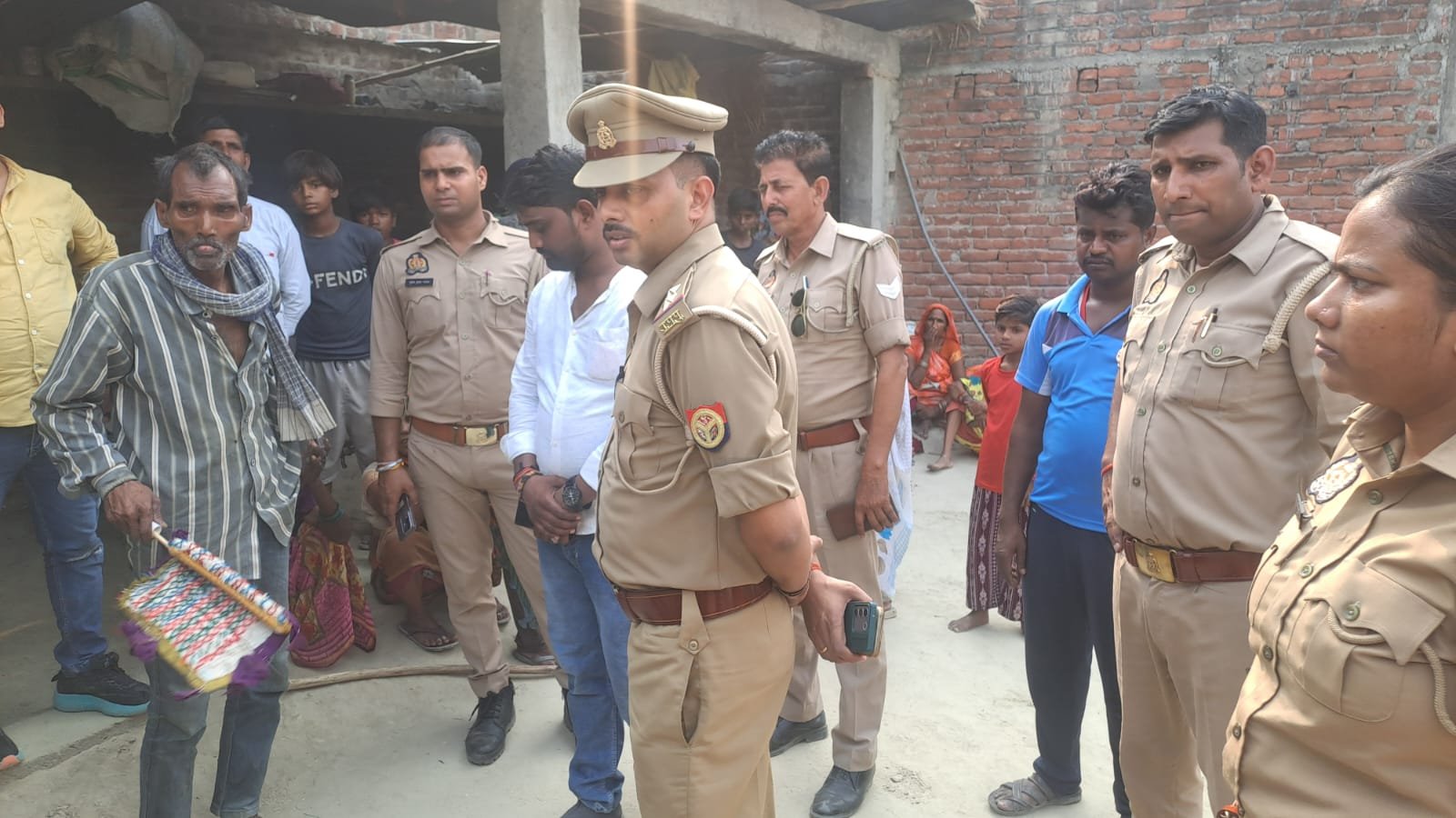 रायबरेली में घर के अंदर फांसी के फंदे से लटकता मिला युवती का मिला शव