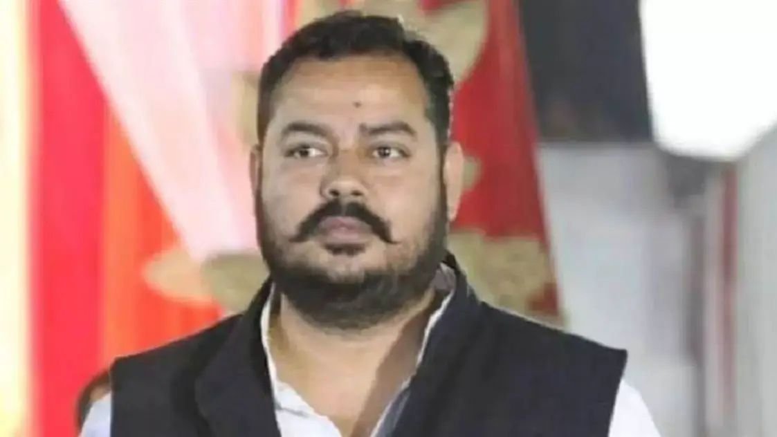 गोरखपुर का टॉप माफिया सुधीर ने लखनऊ कोर्ट में किया सरेंडर, पुलिस मलती रह गई हाथ