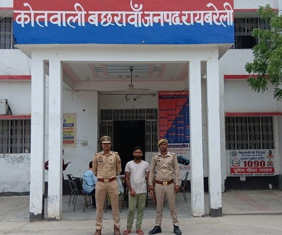 रायबरेली में आधा दर्जन दबंगो द्वारा दरोगा जीतेश सिंह की पिटाई के मामले में आरोपी ढाबा संचालक रोहित को पुलिस ने किया गिरफ्तार