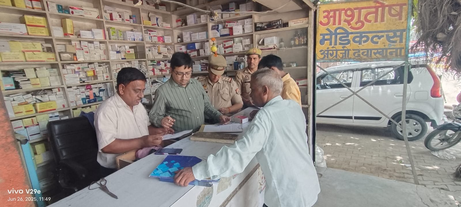 रायबरेली में अस्पताल चौराहा स्थित मेडिकल स्टोरो पर बेची जा रही थी नारकोटिक्स दवाएं
