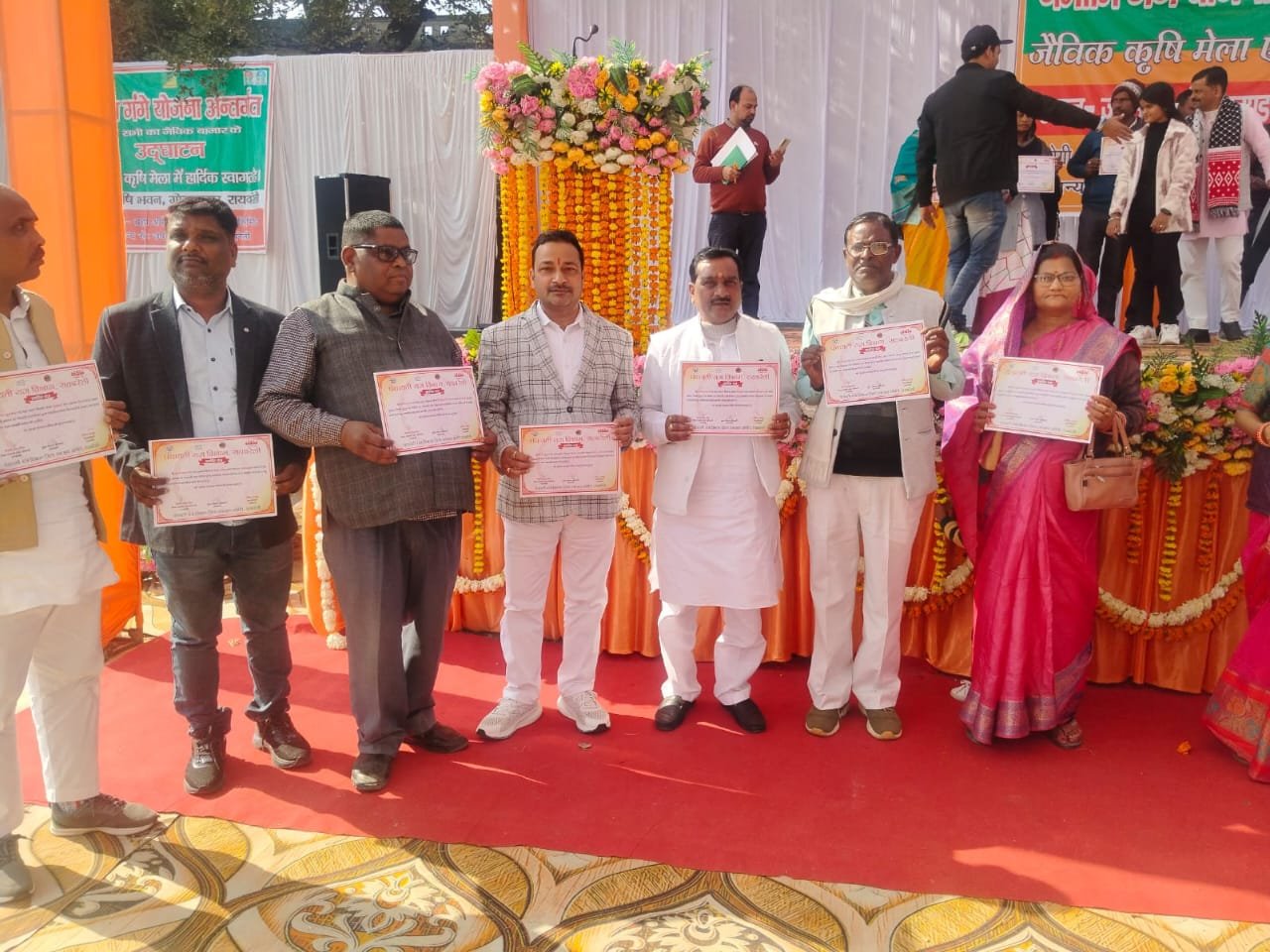 रायबरेली-समस्त योजनाओं में उत्कृष्ट कार्य हेतु ऊंचाहार प्रधान धनराज यादव सम्मानित