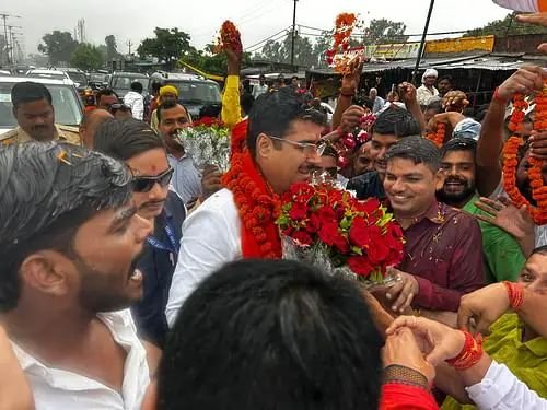  निष्कासन के बाद पहली बार क्षेत्र में पहुंचे विधायक राकेश प्रताप, समर्थकों ने किया भव्य स्वागत