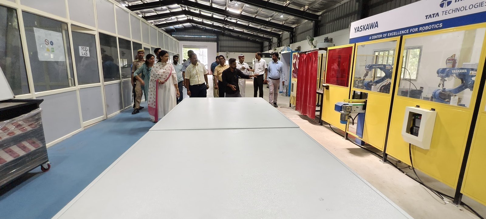 रायबरेली-जिलाधिकारी ने किया टाटा टेक्नोलॉजी  द्वारा स्थापित आधुनिक ट्रेनिंग सेंटर  व रोजगार मेले का किया निरीक्षण