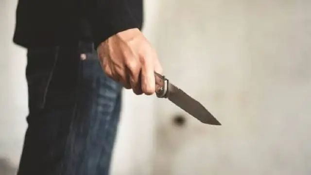 नोएडा में पति का खून इंतकाम, पत्नी के प्रेमी को चाकू से गोदकर मारा, फिर.