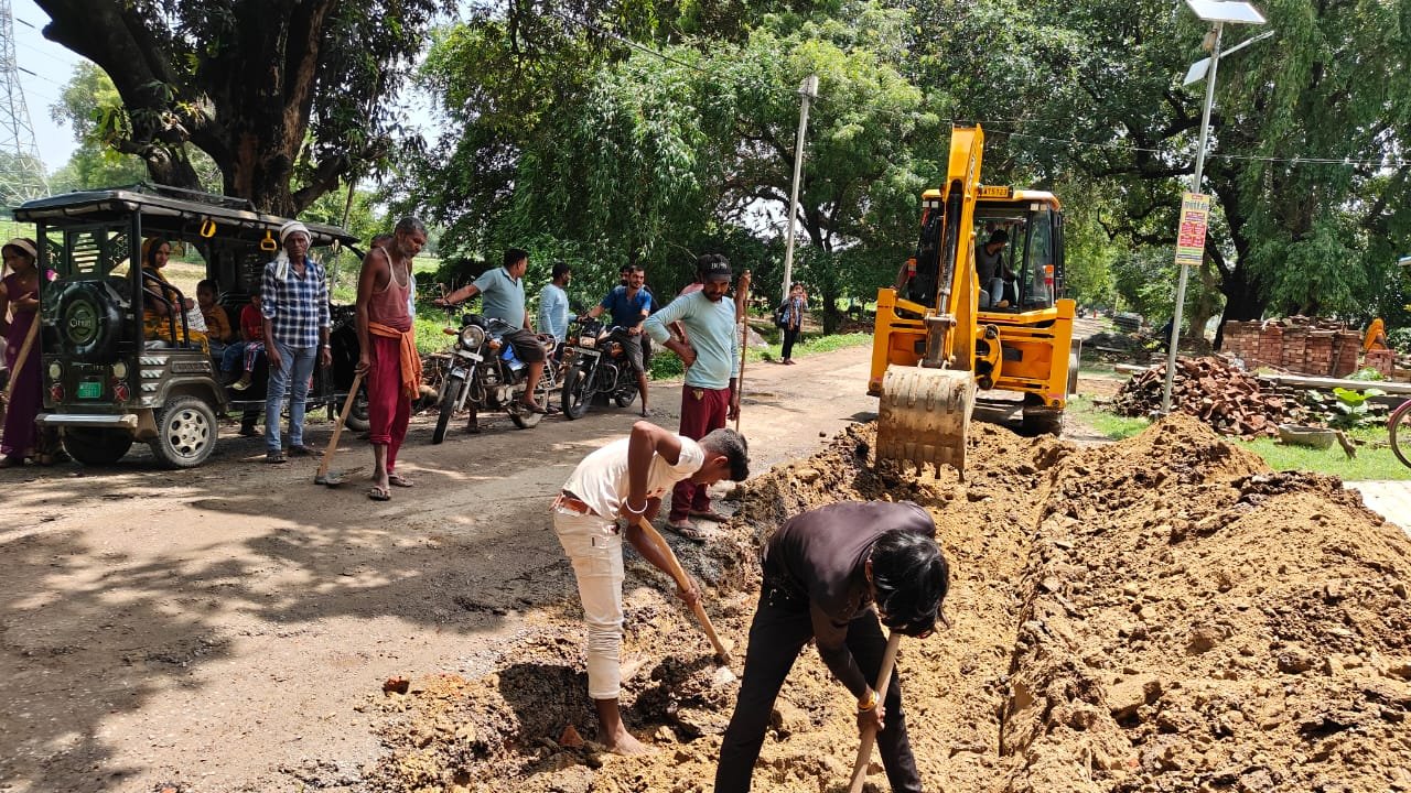 रायबरेली- ऊंचाहार विधायक का संकल्प होगा क्षेत्र का विकास,खरौली रोड़ का कार्य सुरू, जनता नें कहा धन्यवाद विधायक जी,,, 