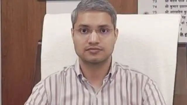 UP में दिव्यांग का घर बुलडोजर से ढहाने में कानूनगो-लेखपाल नपे, DM ने नायब तहसीलदार को भी हटाया