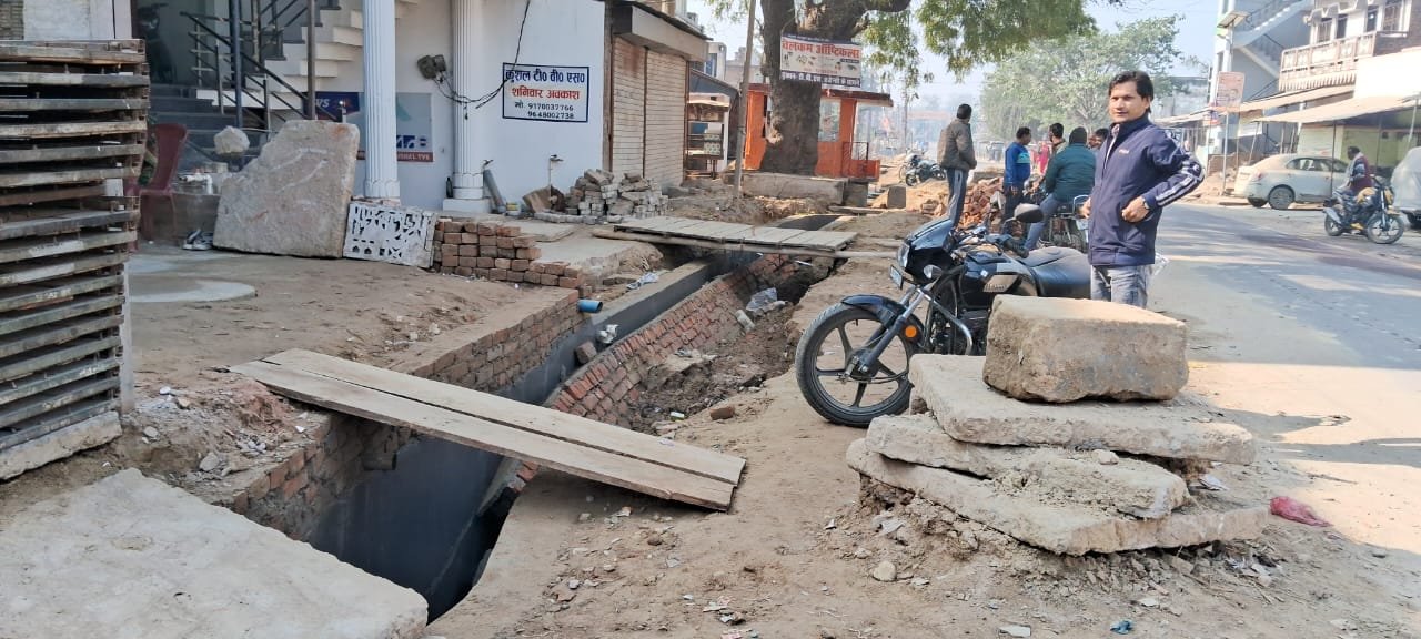 रायबरेली- नाले के निर्माण कार्य में जमकर हुआ भ्रष्टाचार