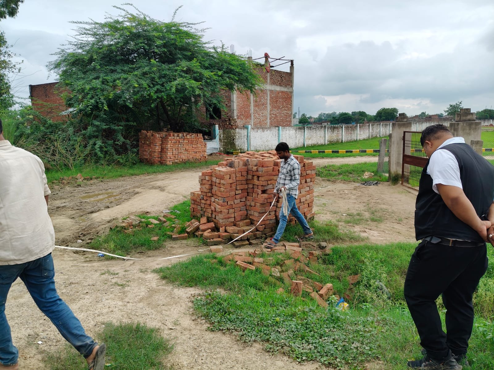 रायबरेली-बहेरवा ग्राम सभा अंबेडकर के नाम दर्ज सरकारी भूमि पर कब्जे को लेकर अधिकरियों नें किया बड़ा खेल,,,