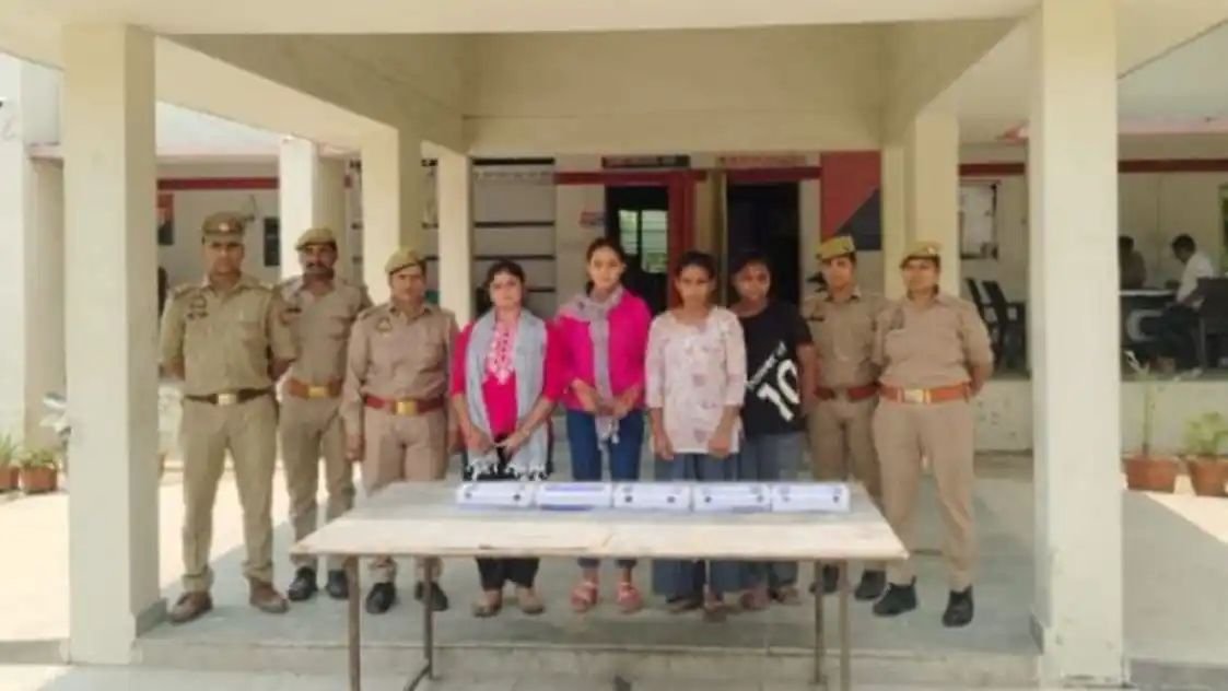 रायबरेली में पापा-मम्मी और पति गए मजदूरी करने, बेटी ने बुला लीं तीन सहेलियां, फिर कर गई कांड,फिर पुलिस ने किया गिरफ्तार