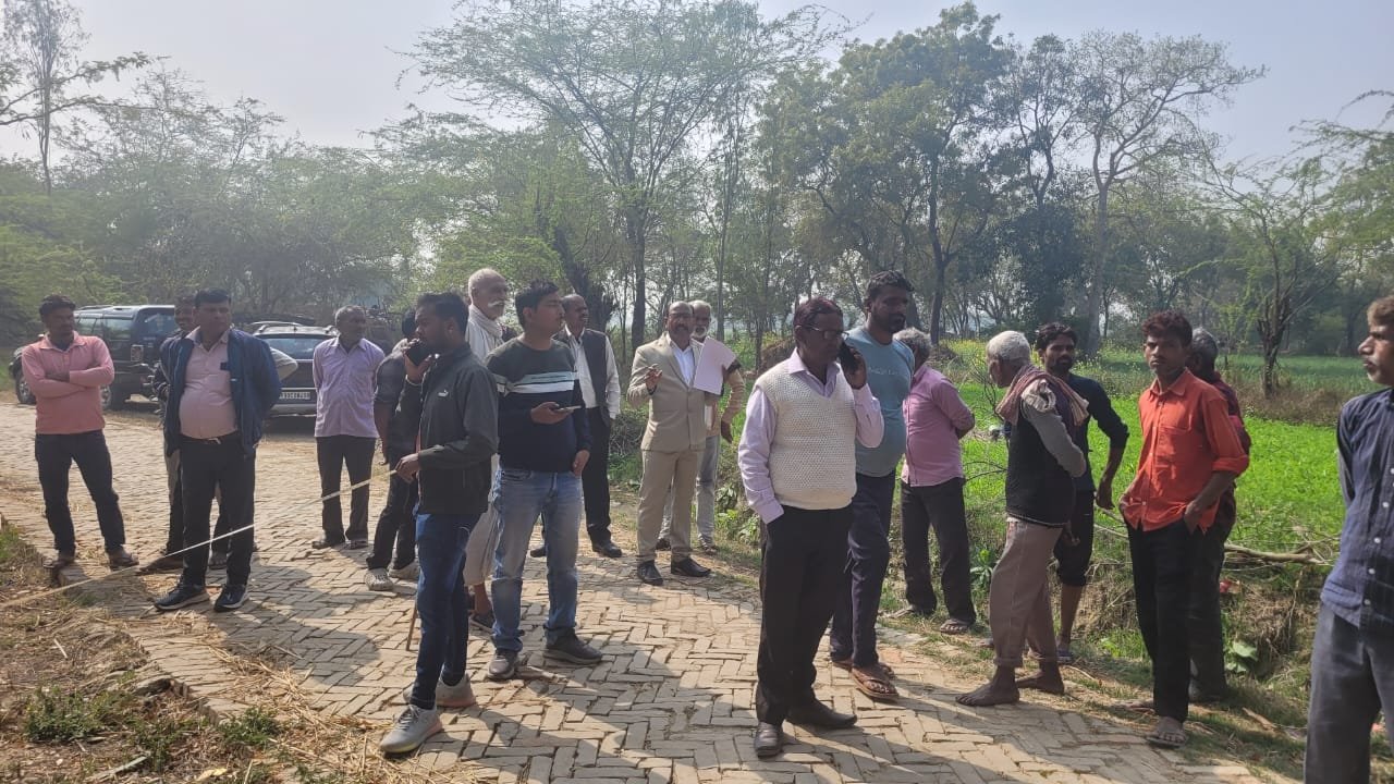 रायबरेली-बंजर की जमीन को प्रशासन द्वारा कराया गया खाली