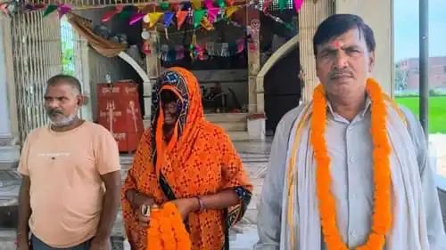 25 साल की शादी तोड़ महिला ने प्रेमी संग लिए सात फेरे, पति ने पहले की जासूसी, फिर कराई शादी