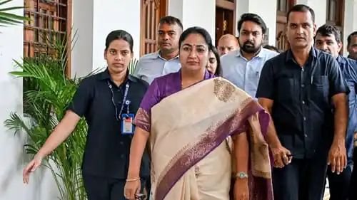 दिल्ली की मुख्यमंत्री रेखा गुप्ता पर हमला, साप्ताहिक जन सुनवाई के दौरान हुई घटना; आरोपी को पकड़ा