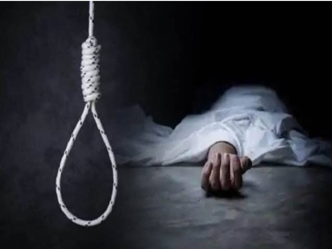 रायबरेली-फंदे पर लटकता मिला युवती का शव ,परिवार में मचा कोहराम