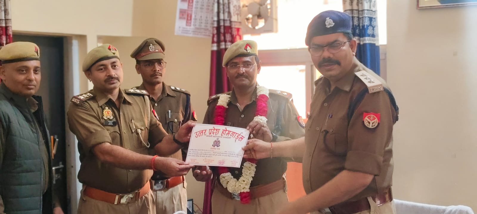 रायबरेली-कोतवाली प्रभारी व होमगार्ड जिला कमांडेंट ने प्रशस्ति पत्र देकर इन्द्रमणि सिंह को किया सम्मानित