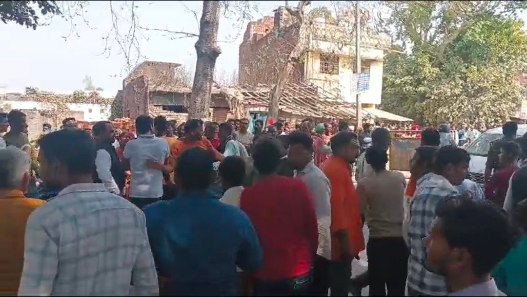 रायबरेली में तेज रफ्तार अनियंत्रित डम्पर ने साइकिल सवार को कुचला