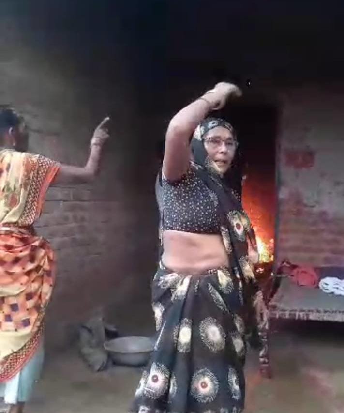 रायबरेली-खाना बनाते समय घरेलू गैस सिलेंडर में लीकेज के कारण लगी आग,गृहस्थी जलकर राख,,