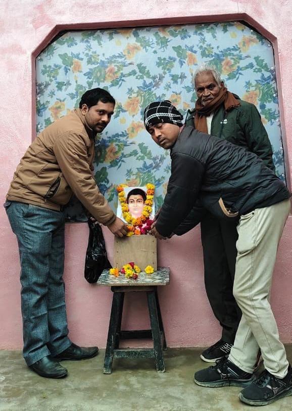 रायबरेली-आम आदमी पार्टी द्वारा सावित्रीबाई फुले को दी गई श्रद्धांजलि