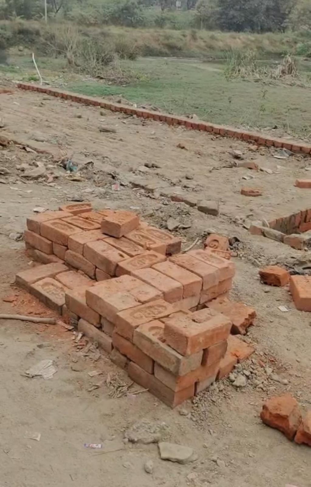 रायबरेली-ऊंचाहार तालाब सौंदर्यीकरण में भ्रष्टाचार का 'पीला' खेल, घटिया सामग्री से रखी जा रही विकास की बुनियाद,,   