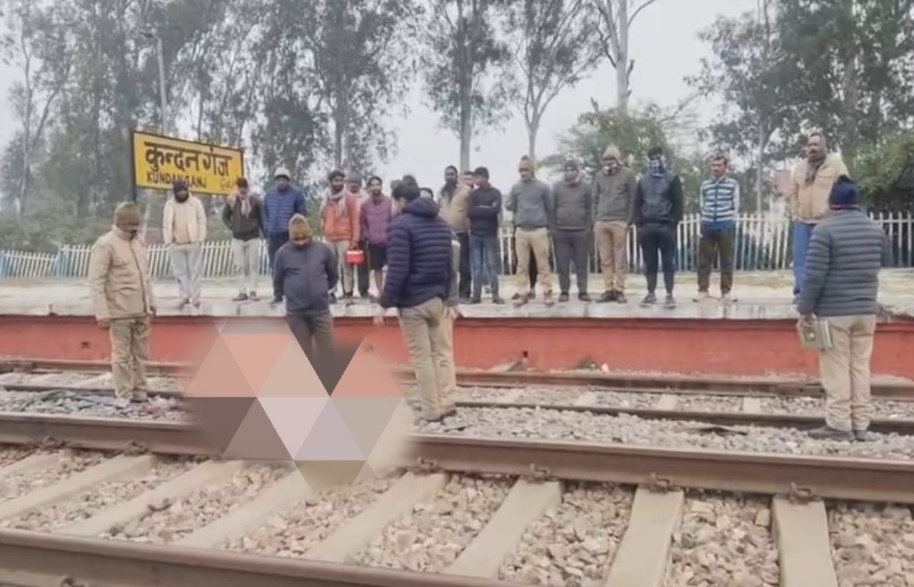 रायबरेली -संदिग्ध परिस्थितियों में  रेलवे ट्रैक पर कटा मिला अज्ञात युवक का शव, मचा हड़कंप