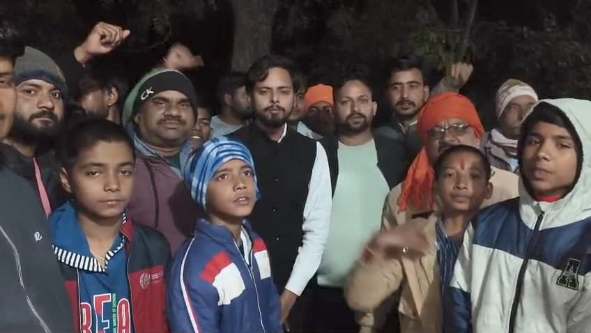 रायबरेली-पैतृक गांव मे श्रीमद्भागवत कथा के आयोजन में पहुंचे सनातनी अभिषेक ठाकुर 