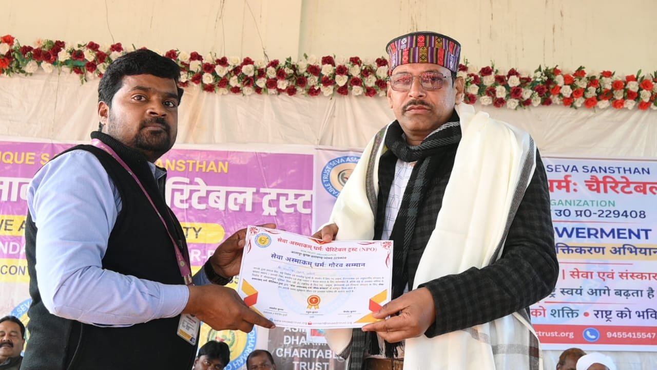 रायबरेली-वरिष्ठ पत्रकार व समाजसेवी रजनीश पांडे को चैरिटेबल ट्रस्ट ने उनके उल्लेखनीय कार्यो के लिए किया सम्मानित,,,, 