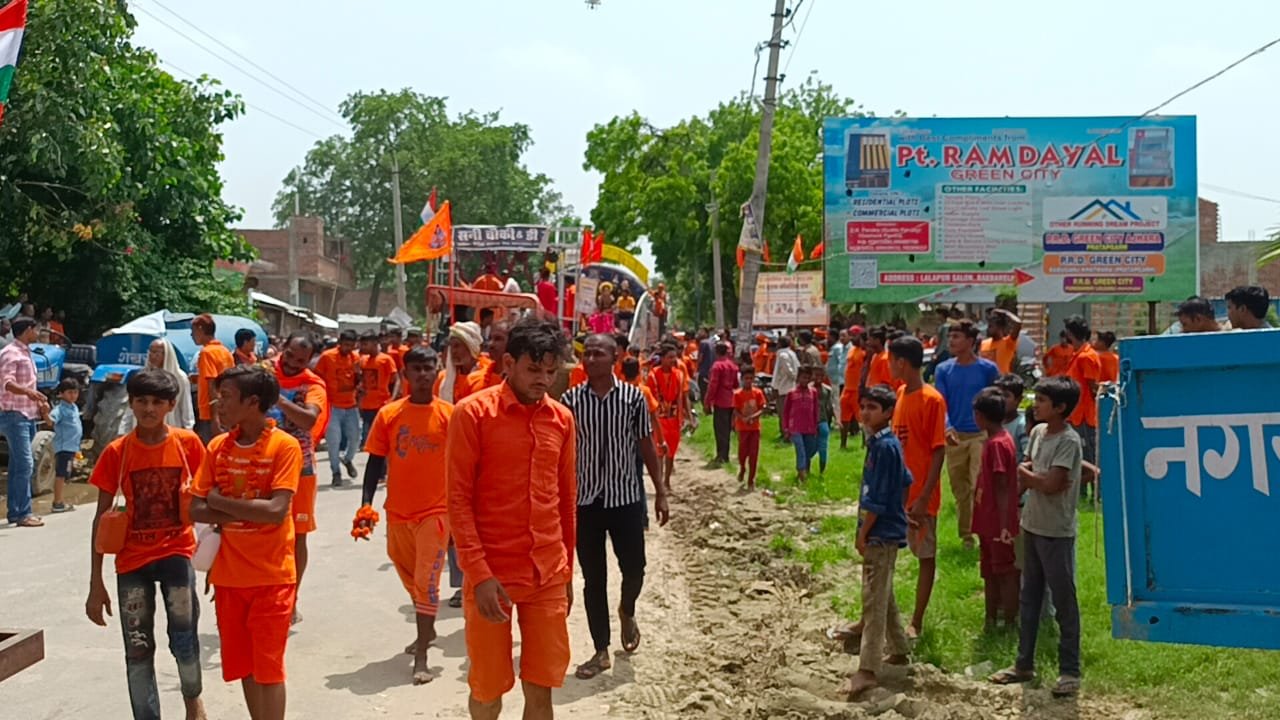 Raibareli-पंडित रामदयाल ग्रीन सिटी के प्रबंधक के नेतृत्व में एक विशाल कावड़ यात्रा गोकर्ण घाट के लिए रवाना हुई।