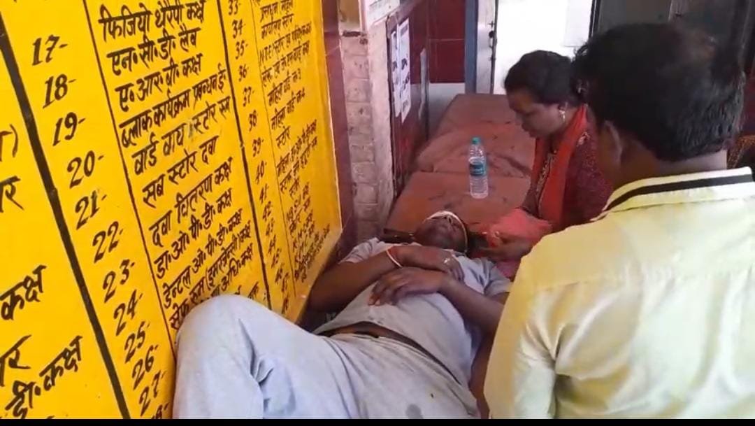 ऊंचाहार: अचानक अनियंत्रित हो कर मोटरसाइकिल सवार युवक गिरा गड्ढे में,घायल