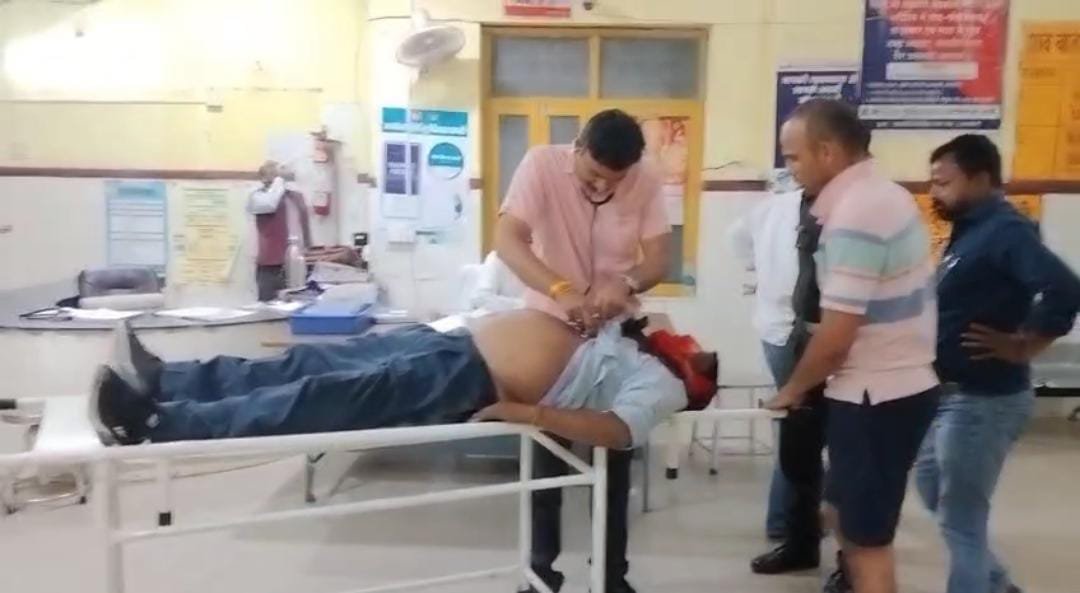 बड़ी खबर रायबरेली से रिश्तेदारी गए एक अधेड़ की गला रेतकर किया घायल, जिला अस्पताल में मौत,,, 