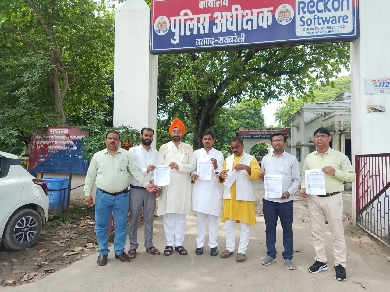 Raibareli-नाराज व्यापारियों ने व्यापार मंडल के पदाधिकारियो के साथ एसपी से की मुलाकात