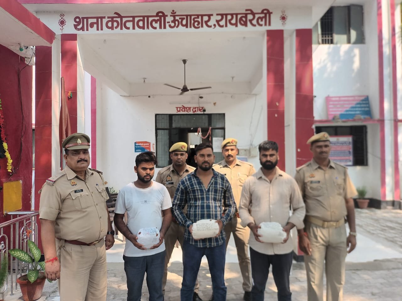 रायबरेली-अंतर्जनपदीय गांजा तस्करों को पुलिस ने गिरफ्तार कर  भेजा जेल